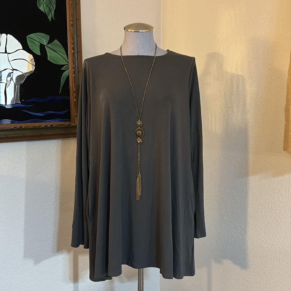 Zenana Outfitters Charcoal Tunic Top & Accessories